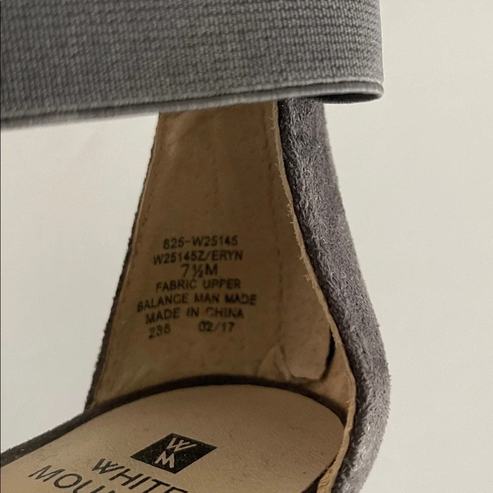 White Mountain Gray Faux Suede Block Heel Sandals‎ 7.5